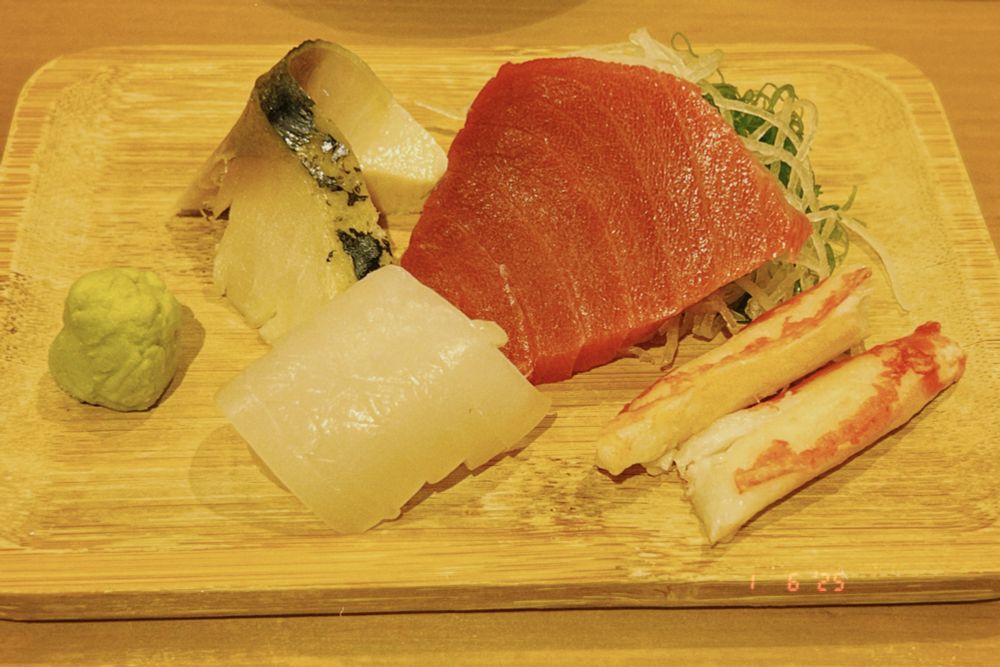 しめ鯖　中トロ　いか　カニ