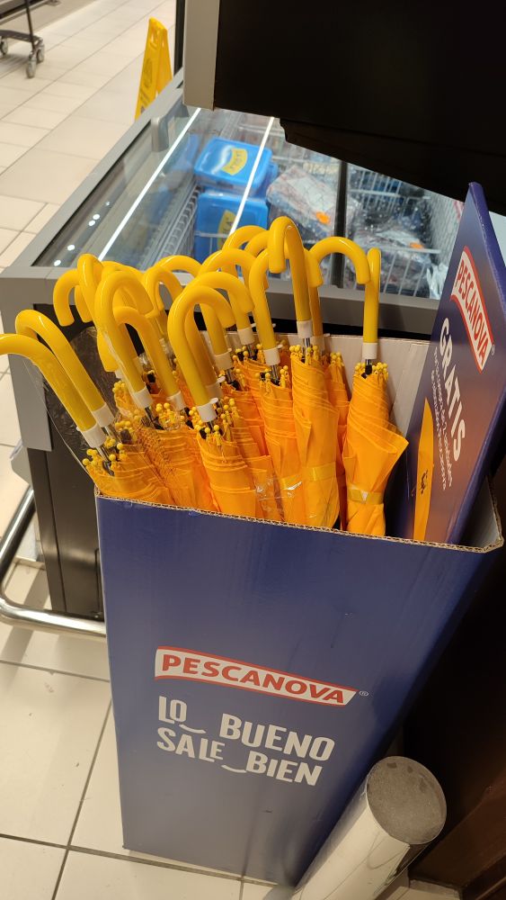 Oferta de Pescanova em que dam para-águas amarelos grátis ao comprar produtos da sua marca