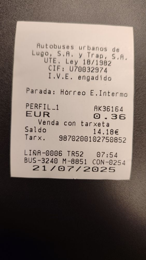O ticket do bus, onde se vê a data de hoje, o preço do bilhete (0,36 €) e o saldo restante no cartom (14,18 €).