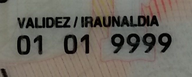 Foto da parte do DNI em que pom o período de validez. Pom "Validez / Iraunaldia" porque é da época em que vivia em Euskal Herria e, no trabalho, tinha que pedir o DNI a toda a gente que vinha. A data de caducidade é 01/01/9999. Em modelos anteriores ao DNI electrónico, punha "Permanente".