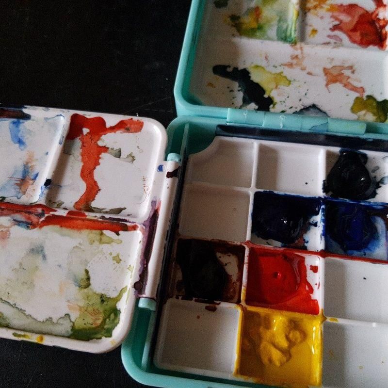 photo of a small watercolor set