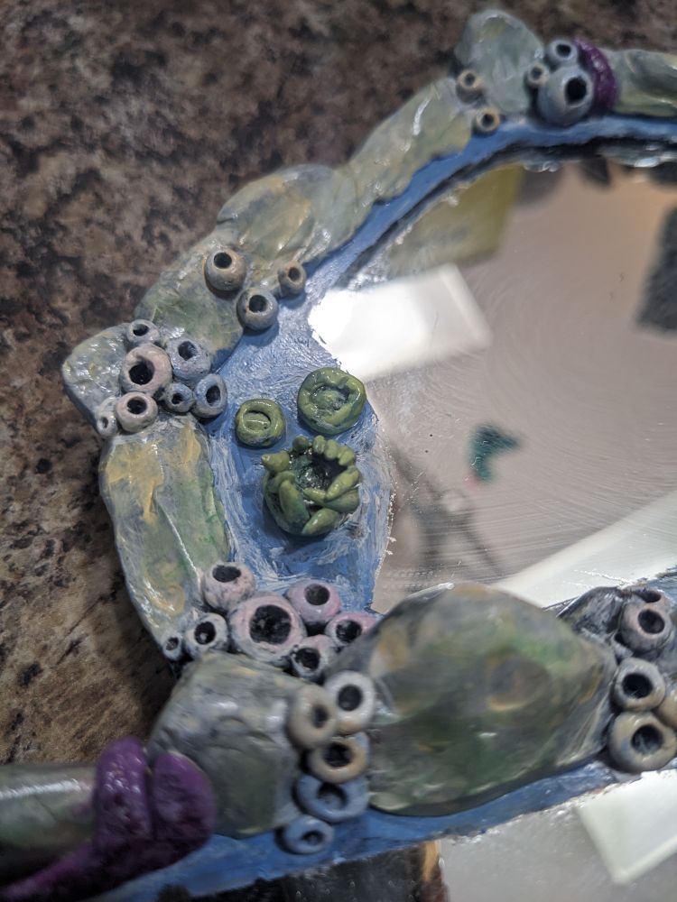 A close up of anemones on the sculpture.