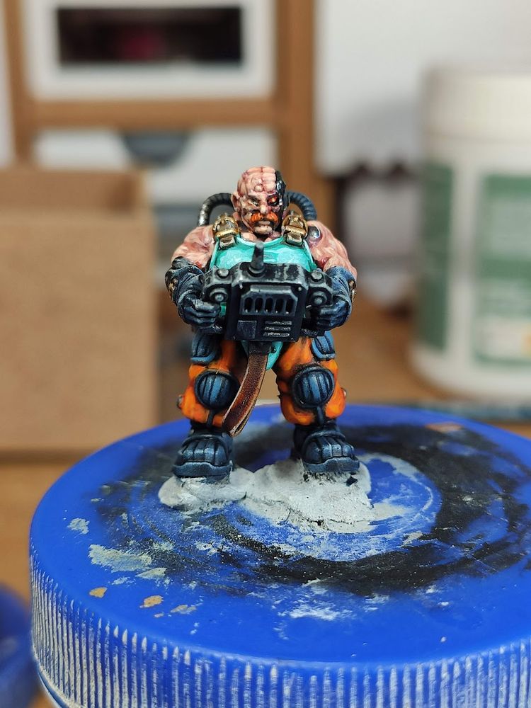 Leagues of Votann crewmember of an earthshaker mortar looking at his screen. Seen from the front. 