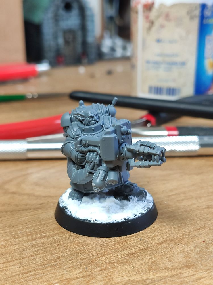 Leagues of Votann arkanyst evaluator built, unpainted. 