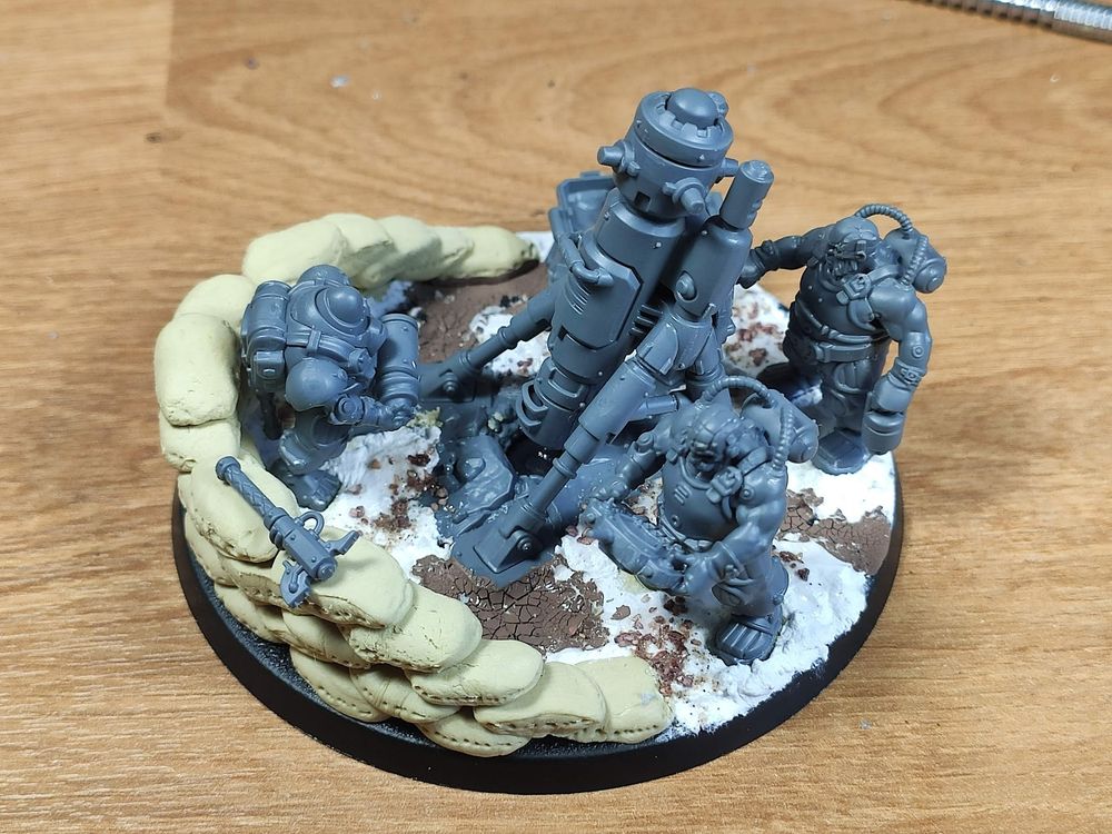 Earthshaker crew firing, seen from the other side. 