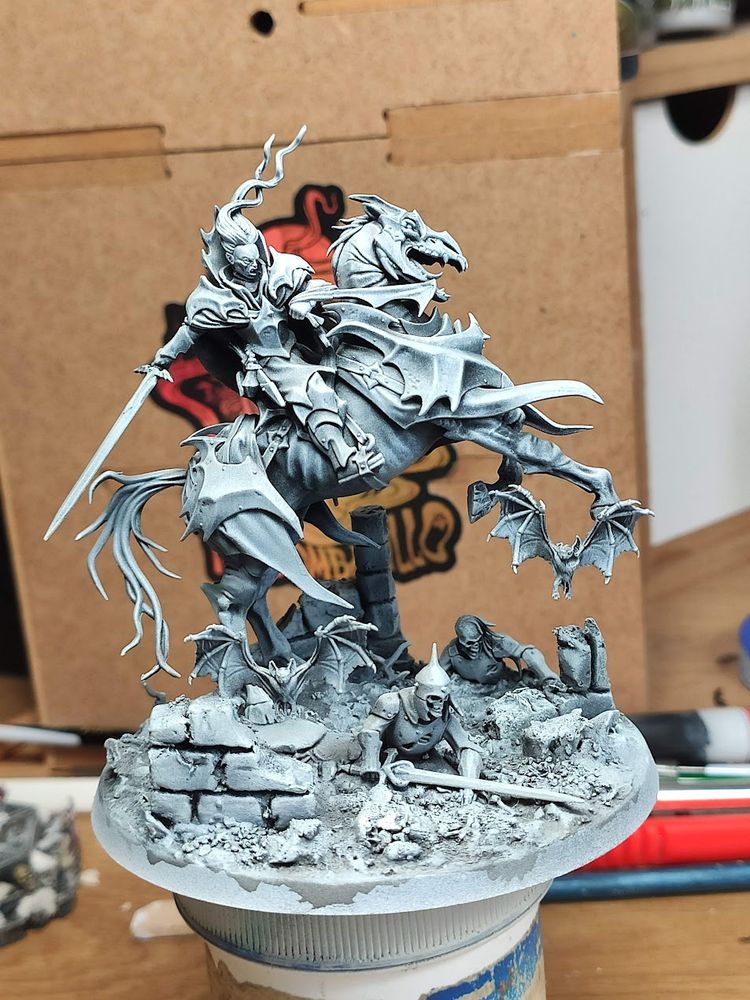 Vampire lord on nightmare steed, ready to be painted. 