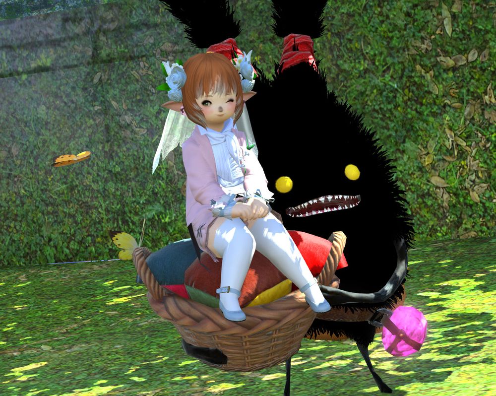 A FFXIV lalafell posing for the picture with a spriggan