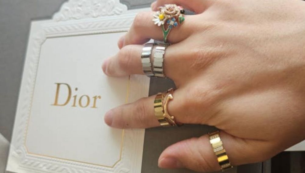 Screenshot from jimin's weverse live showing all the pretty rings he wore for the Dior fashion show, also shows his invite to the event