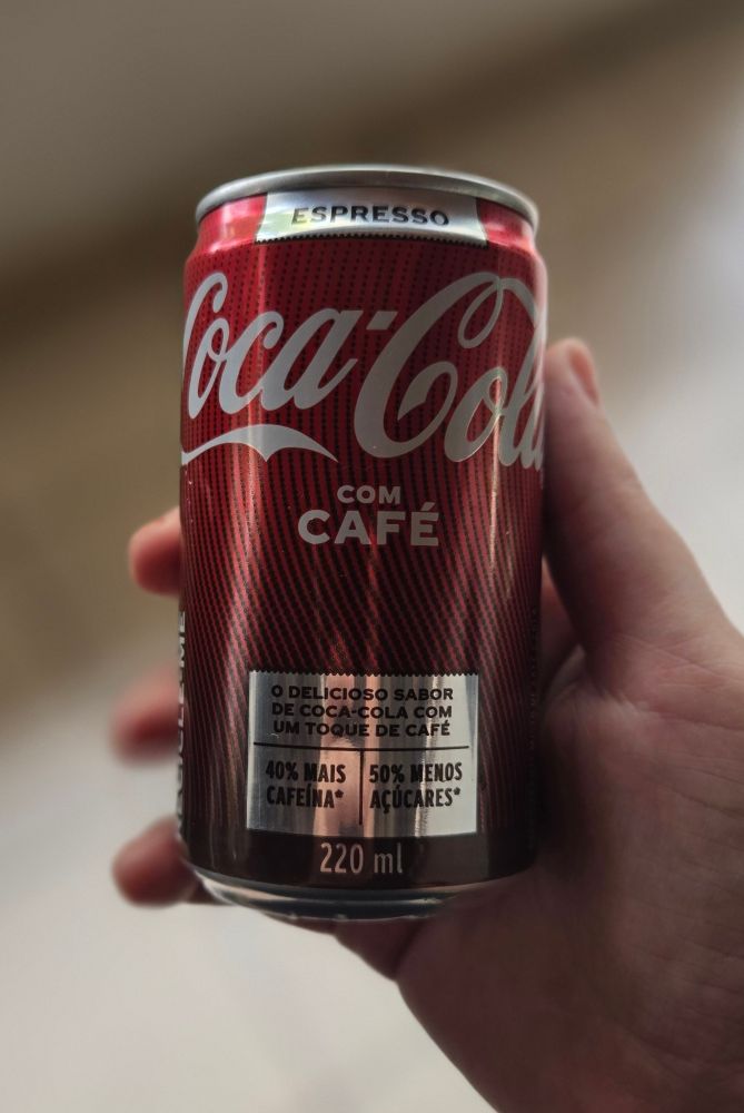 Lata de Coca-Cola com café de 220ml