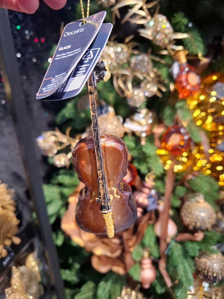 Cello (tror jeg) til å henge på juletreet