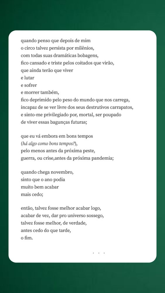 Trecho do poema "Talvez fosse melhor que tudo acabasse logo", de Rodrigo Goldacker. O trecho do poema está em fonte preta e serifada sobre fundo branco numa caixa de texto retangular com bordas arredondadas. Atrás da caixa branca há um fundo verde escuro.
