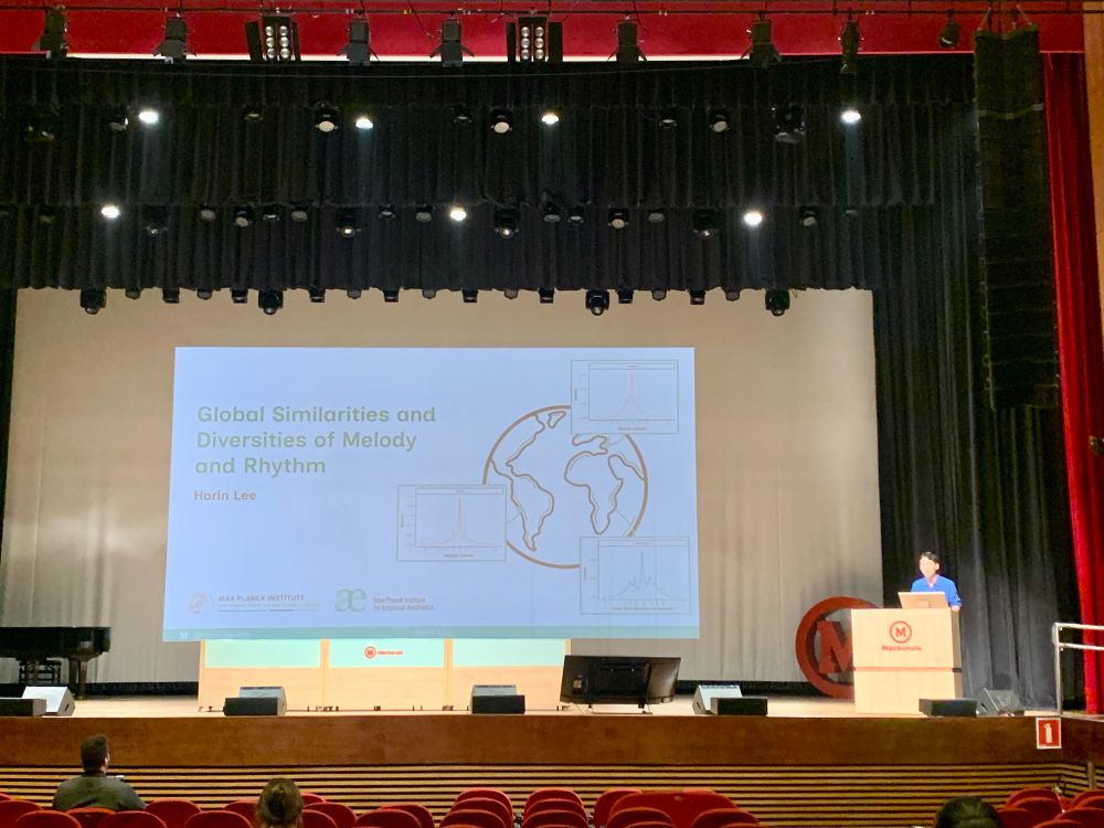 Harin Lee presenting in São Paulo 