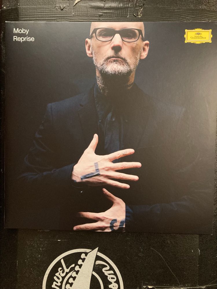 Sleeve front of Moby – Reprise album.