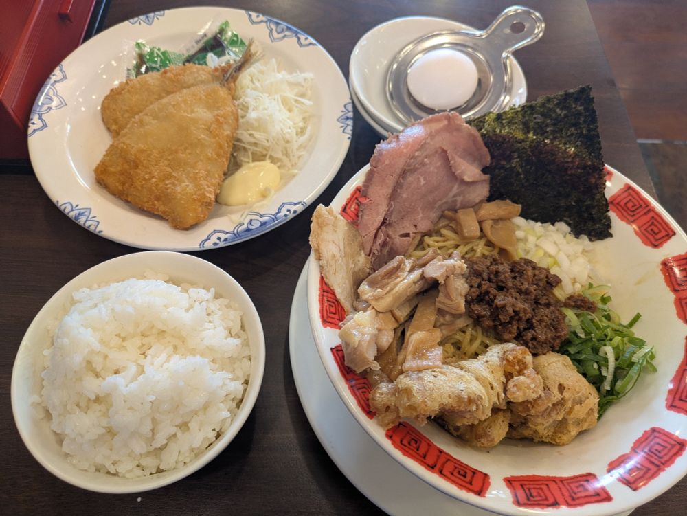 バーミヤン 南行徳駅前店
・冷やしまぜそば＋鶏の照り煮＋ローストビーフ＋豚天(3個)＋自家製焼豚
・アジフライ・ごはんセット 大盛り
#青空ごはん部
#真夏の肉祭り