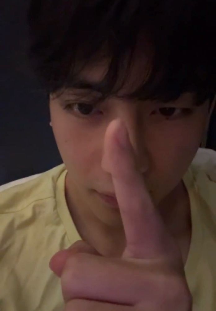 Taehyung's Weverse live from July 28, 2025.