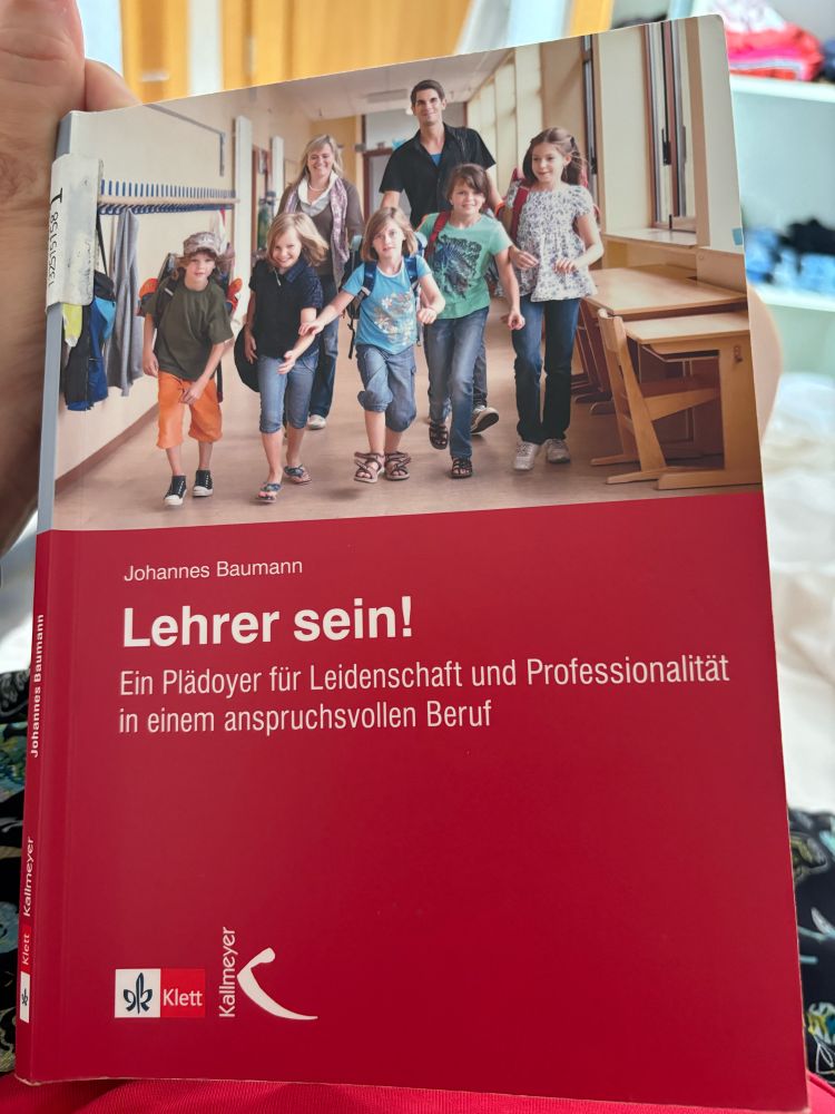 Man sieht das Cover des Buches „Lehrer sein!“ von Johannes Baumann.