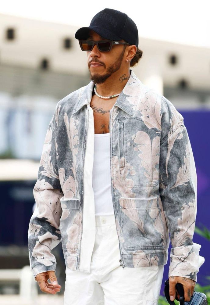 LEWIS HAMILTON BEING HOT!