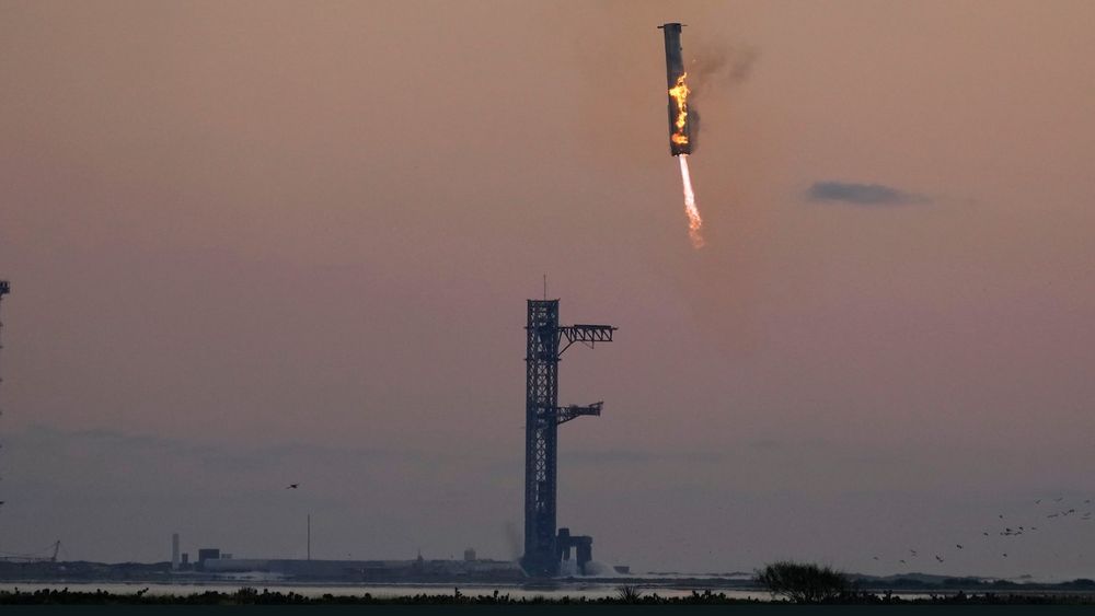 SpaceX successfully catches returning Starship rocket