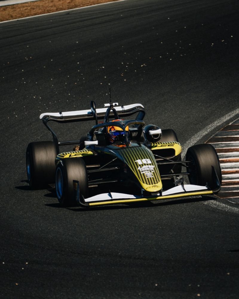 Bianca Bustamante racing in GB3