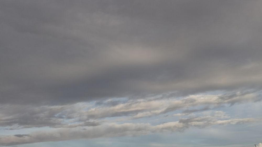 雲の向こうに青空