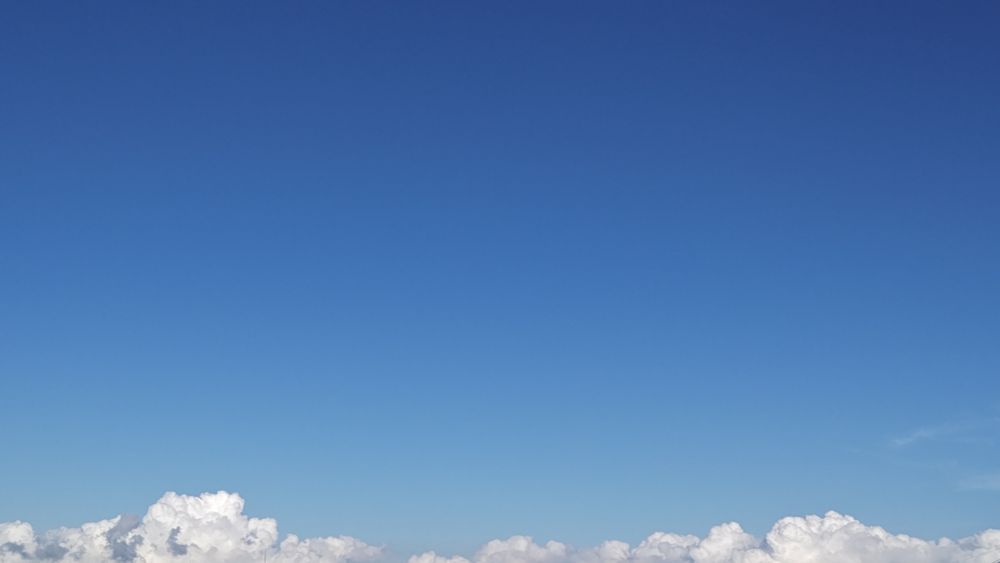 夏雲と青空