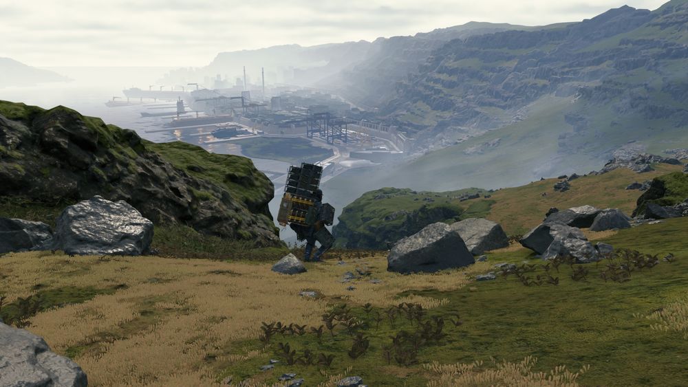 Ich stehe kurz nach der Spitze des Bergpfades zu Port City