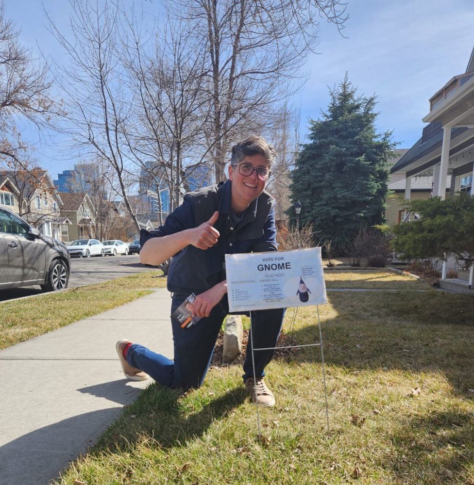 “Vote for Gnome” lawn sign