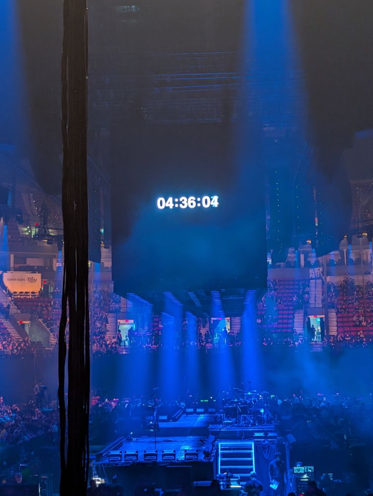 countdown to linkin park at concert 