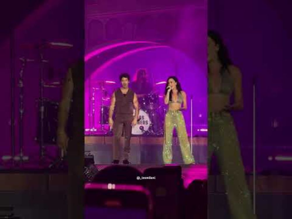 OMG! Demi Lovato & Joe Jonas - This Is Me (Live in New Jersey) JONAS20 #demilovato #jonasbrothers