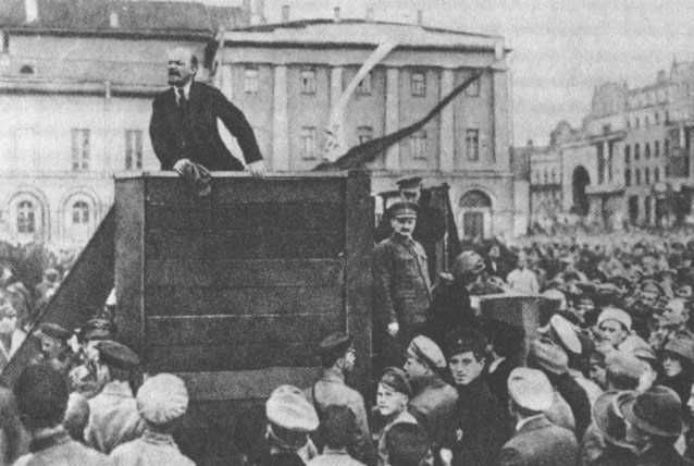 famous photograph of Lenin speaking at a rally