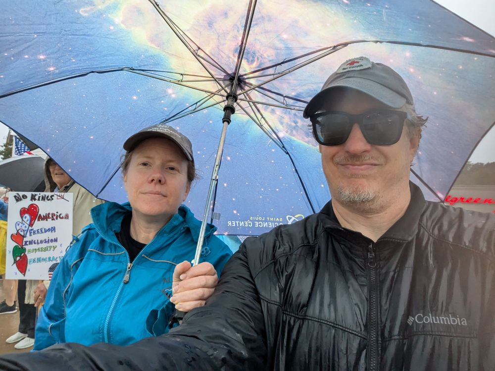 Rainy protesters against fascism (us)