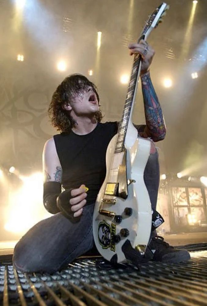 From from 2007 (projekt revolution), playing his guitar Pansy, looking hot as hell 
