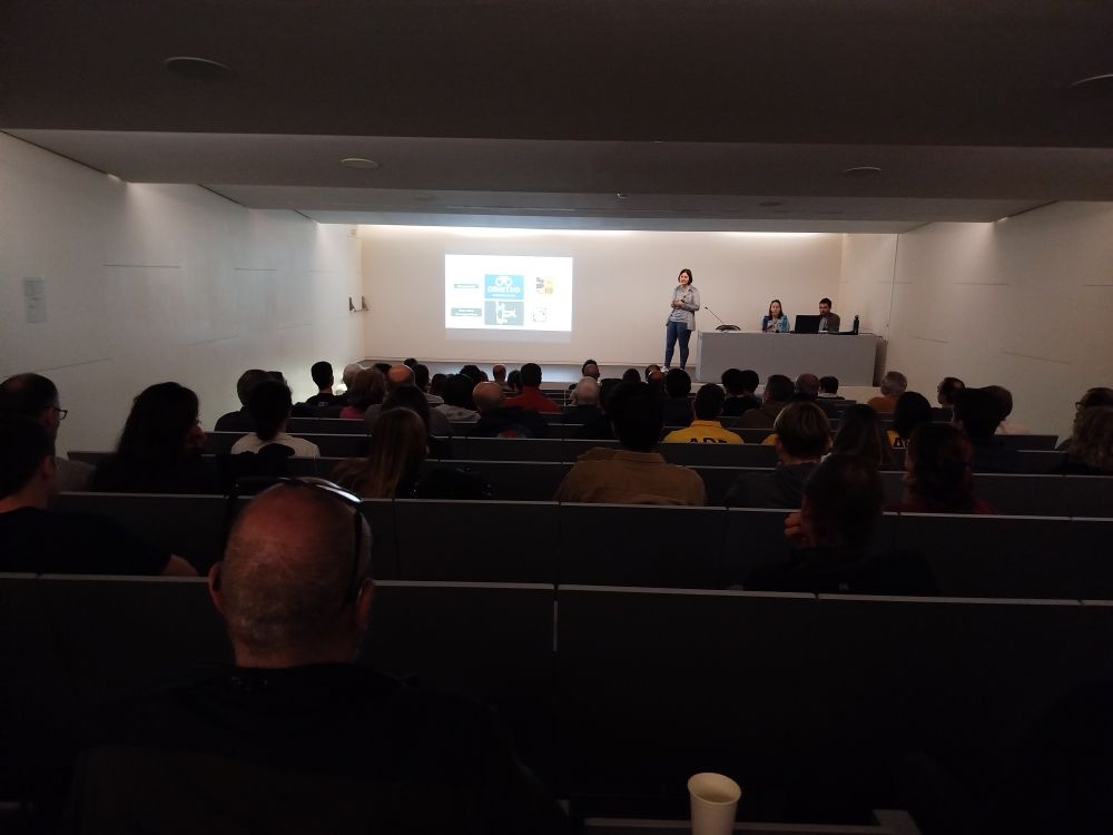 Sala reunions amb public i tècnics presentant resultats
