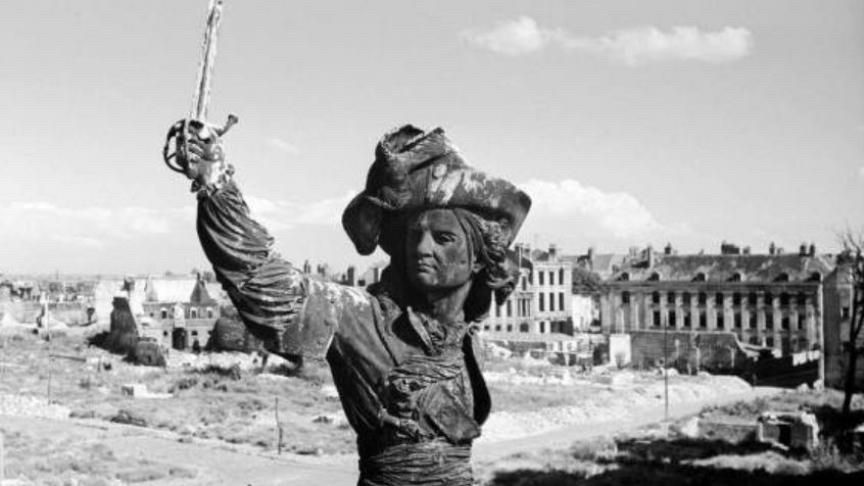Statue de Jean Bart dunkerque 1945