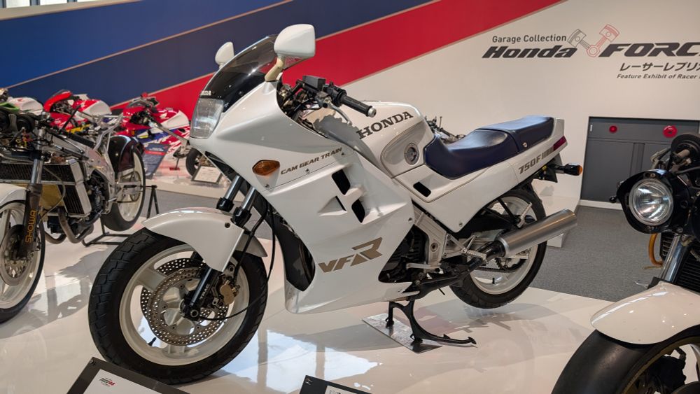 HONDA VFR750F