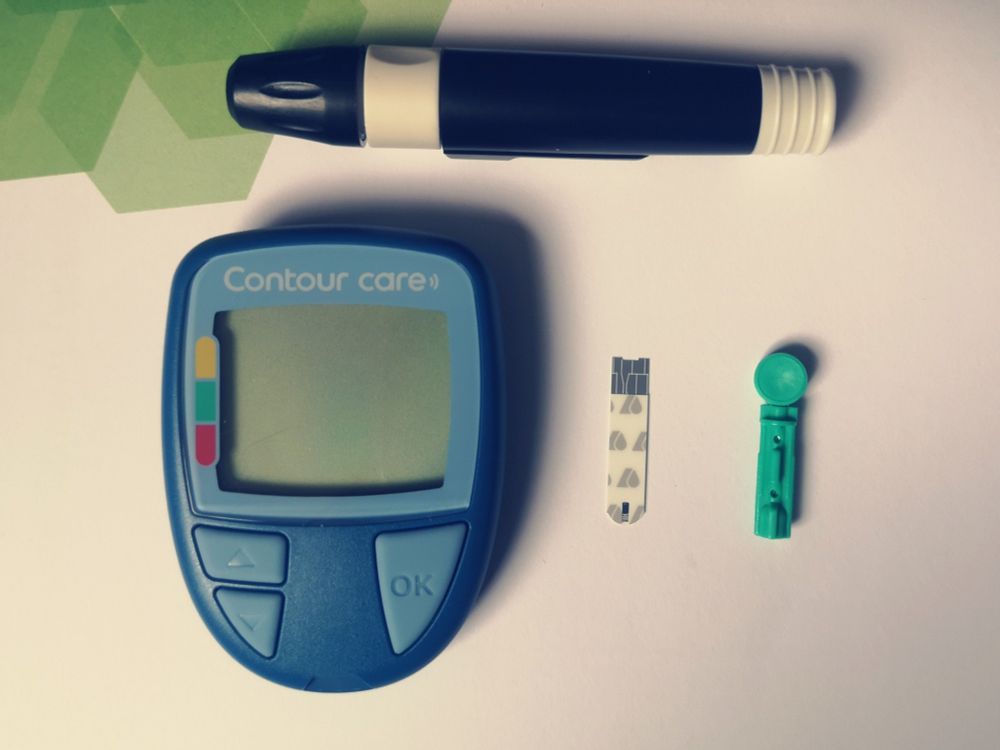 Blutzuckermessgerät, lanzette, Teststreifen und stechhilfepen