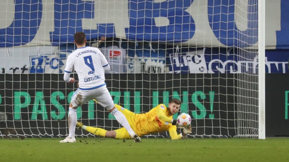 Nach vergebenem Elfmeter: Castaignos "massiv rassistisch beleidigt" - 1. FC Magdeburg will rechtlich...