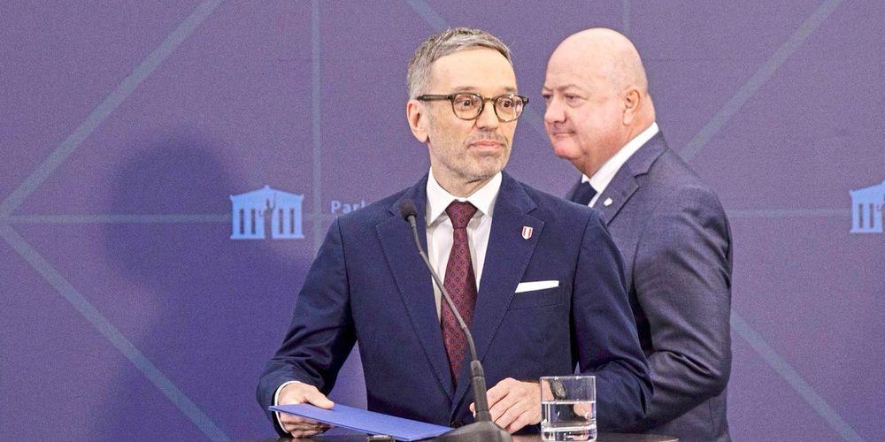 Statt die Strategie der Freiheitlichen zu entlarven, redet ihnen Kanzler Stocker bei Förderungen für Organisationen nach dem Mund. Das nützt nur der FPÖ