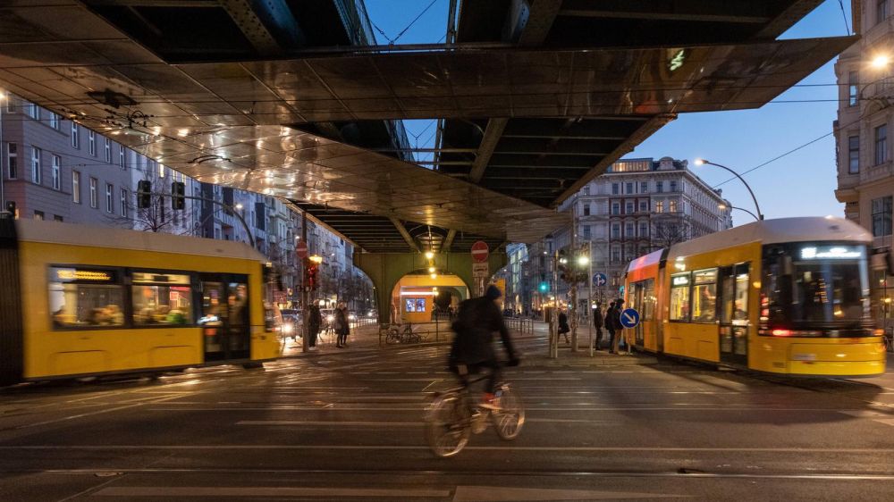 Jahrelanger Tram-Ersatzverkehr in Berlin: Sind der BVG Autofahrer wichtiger als die eigenen Fahrgäste?