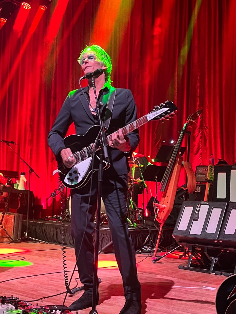charlie sexton playing a black Rickenbacker