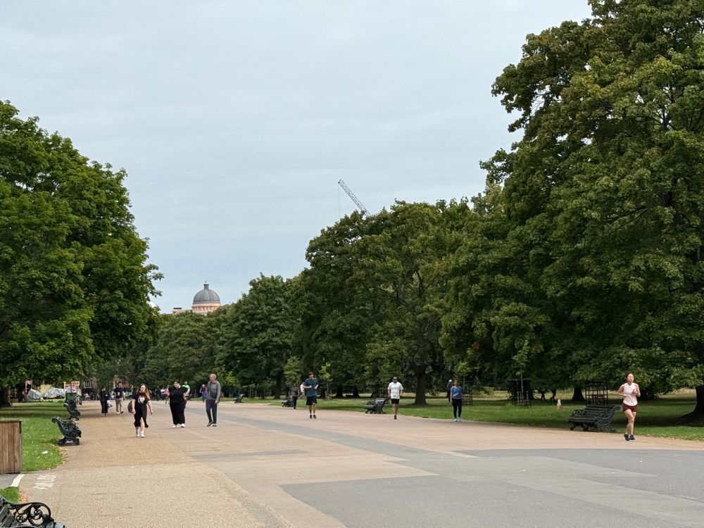A rather generic shot of a wide walkway and some trees in Kensington Gardens. 