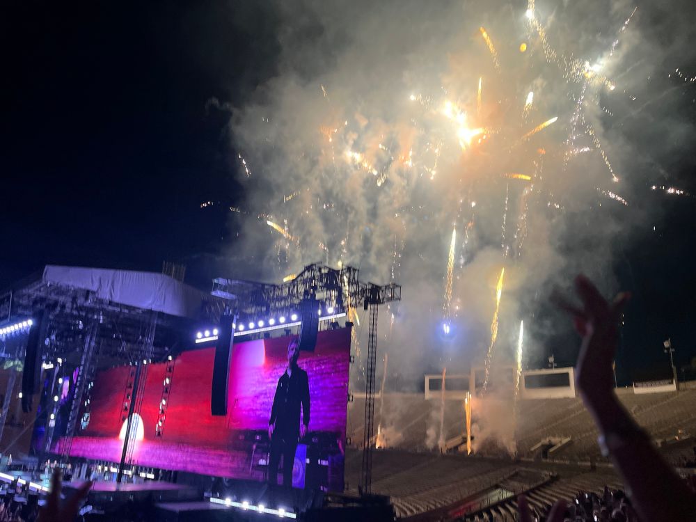 Fireworks at the Rose Bowl for oasis
