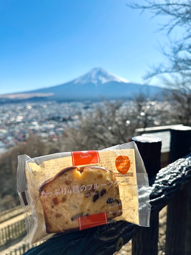 FamilyMart
Fruit Cake