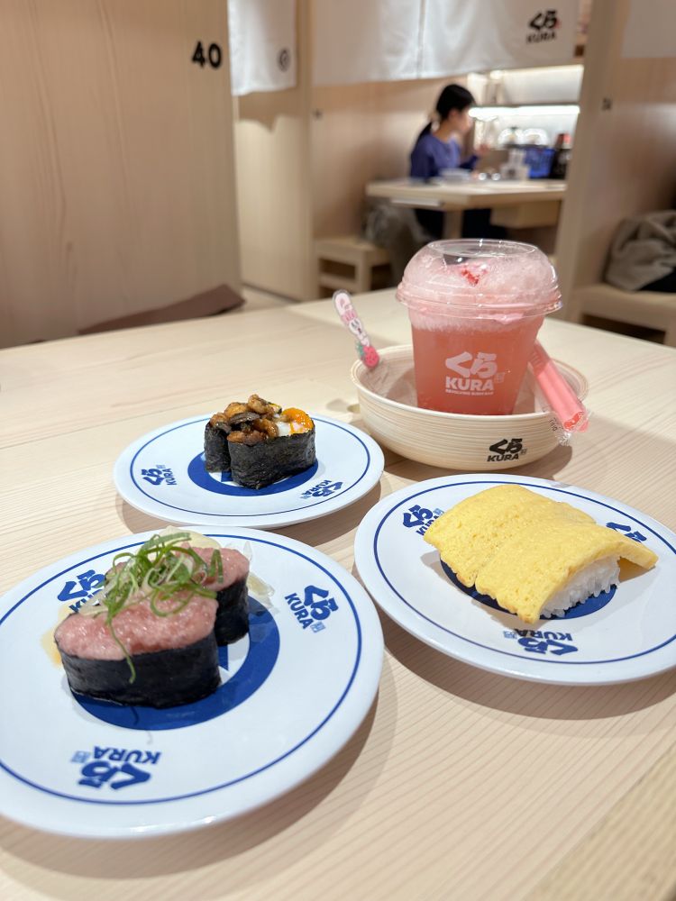 Kura Sushi
Esther Bunny Strawberry Soda
Eel and Egg
Omelet
Tuna and Green Onion