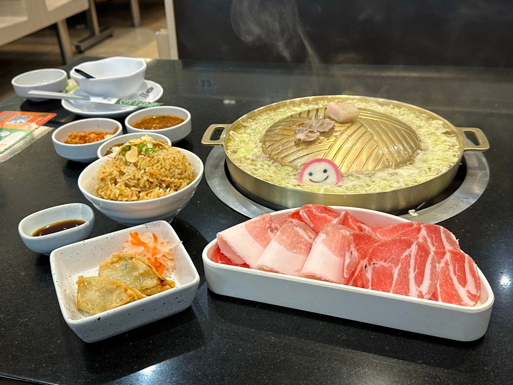 Bar B Q Plaza
Classic Pork Shoulder Lunch Set with Garlic Fried Rice