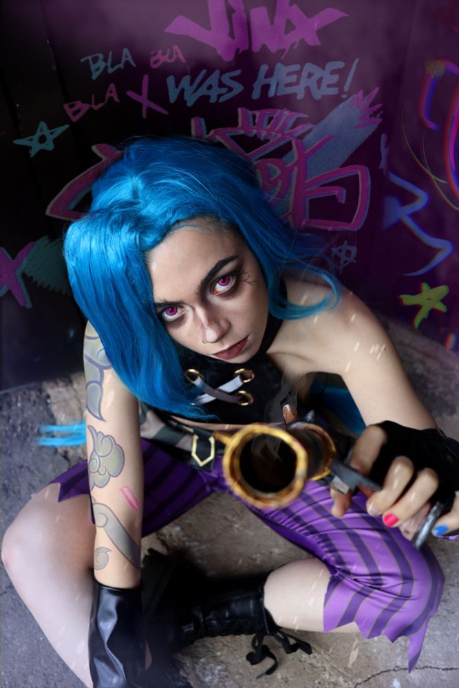 A picture of me cosplaying Jinx from Arcane