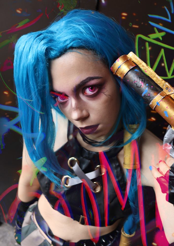 A picture of me cosplaying Jinx from Arcane