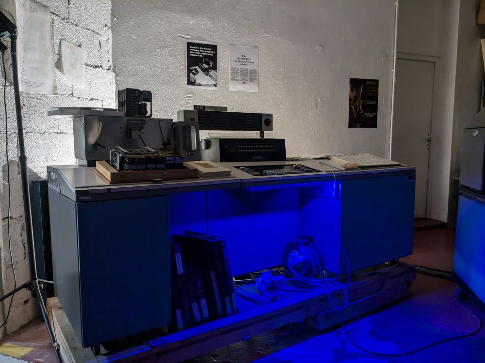 Ordinateur ibm1130 de 1968 avec éclairage studio 