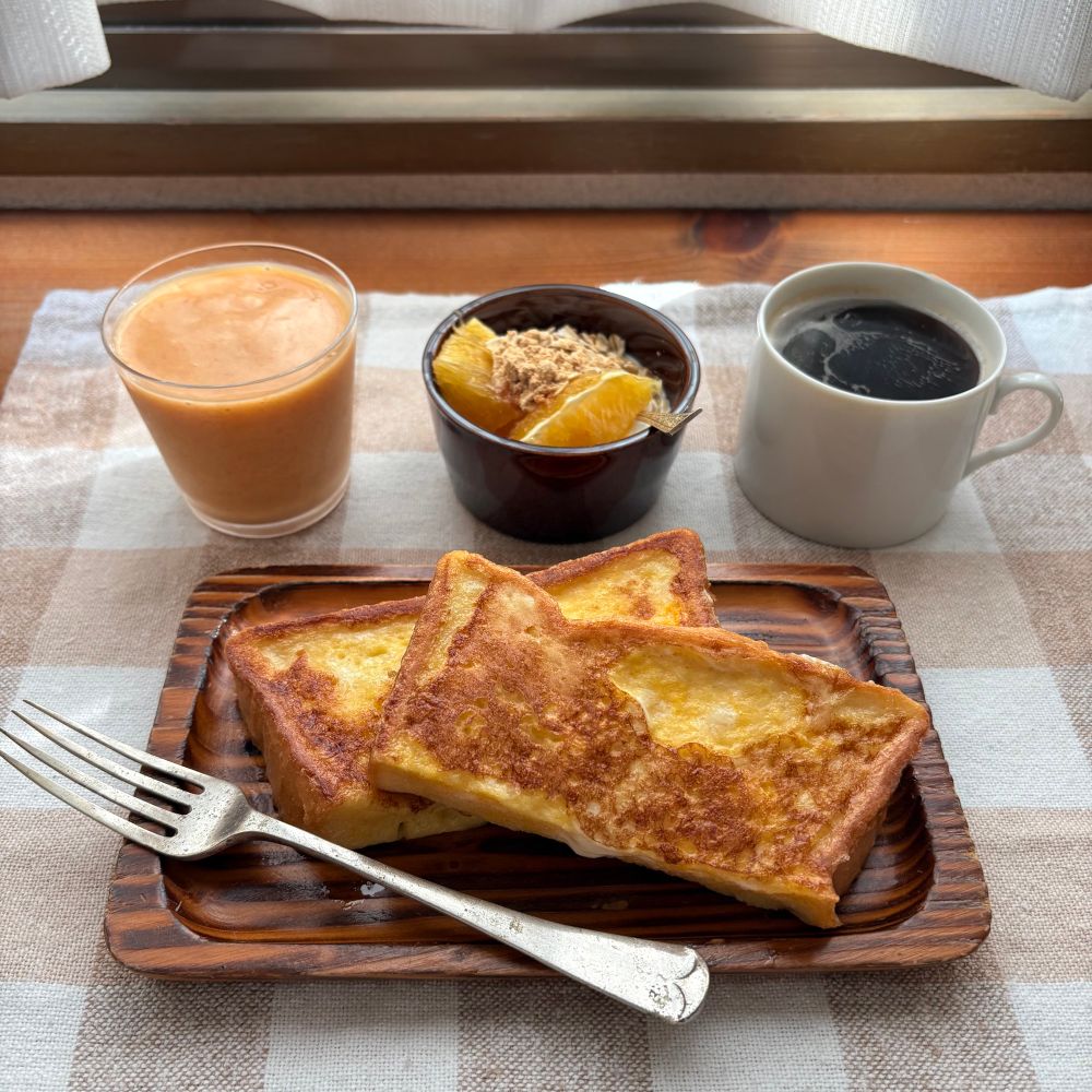 柿プリン、ヨーグルト、オートミール、オレンジ、きな粉、コーヒー、フレンチトースト