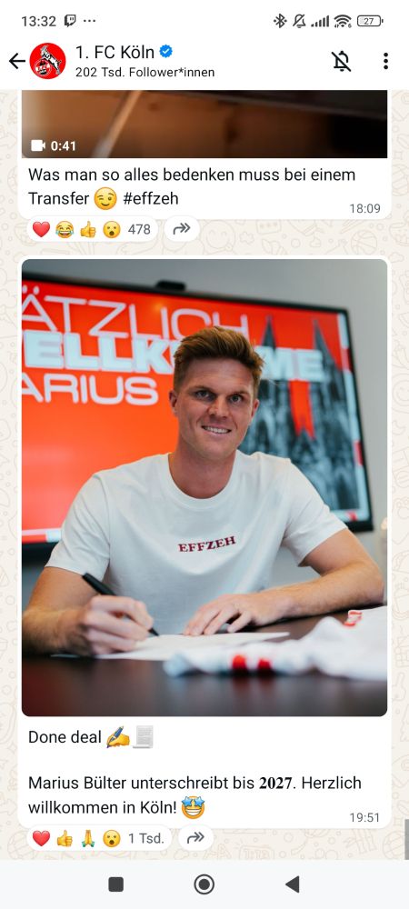 Marius Bülter bei der Vertragsunterschrift beim 1. FC Köln. 